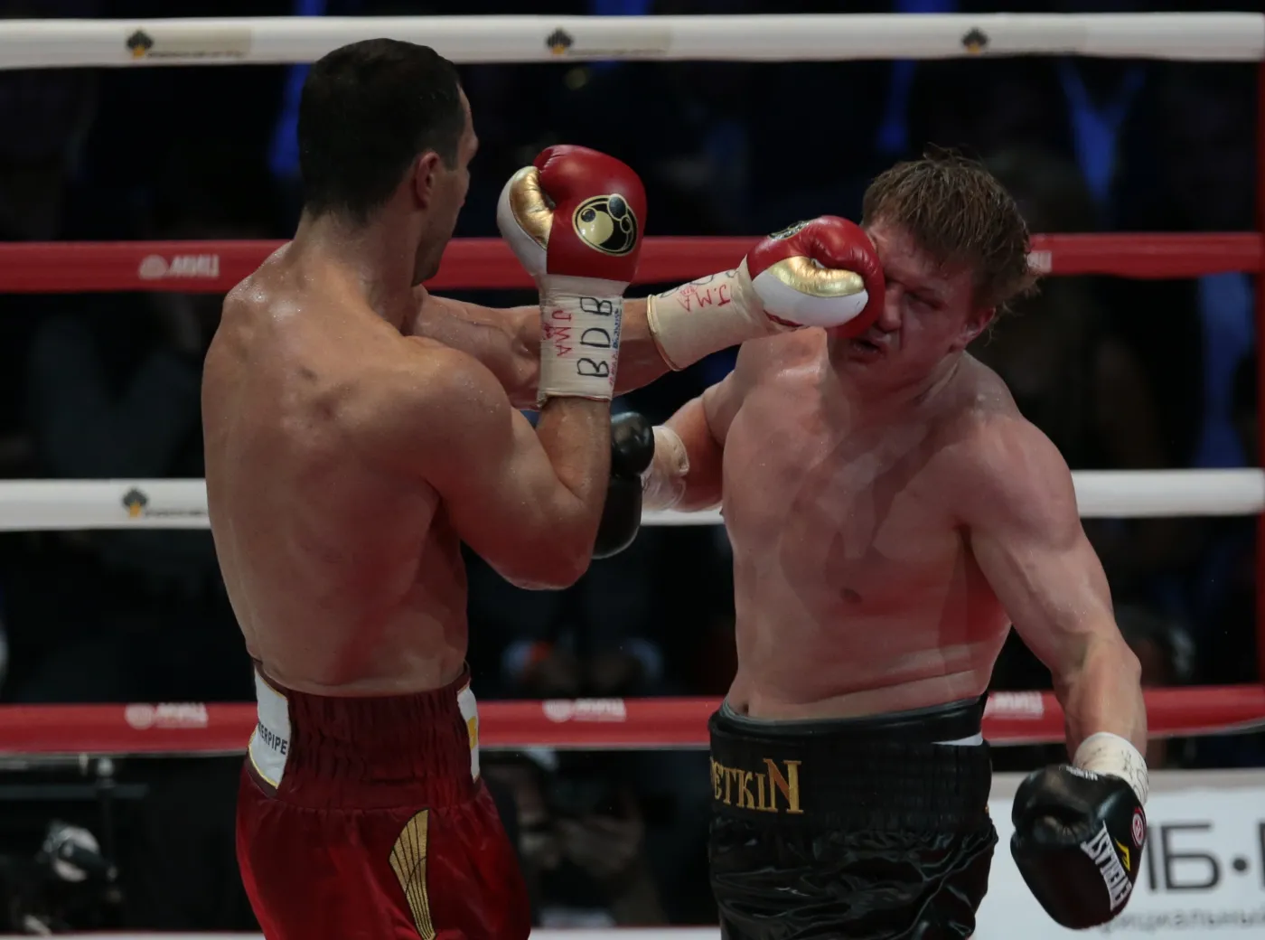 Powietkin wytrzymał 12 rund, ale mistrzem nadal jest Kliczko. ZDJĘCIA