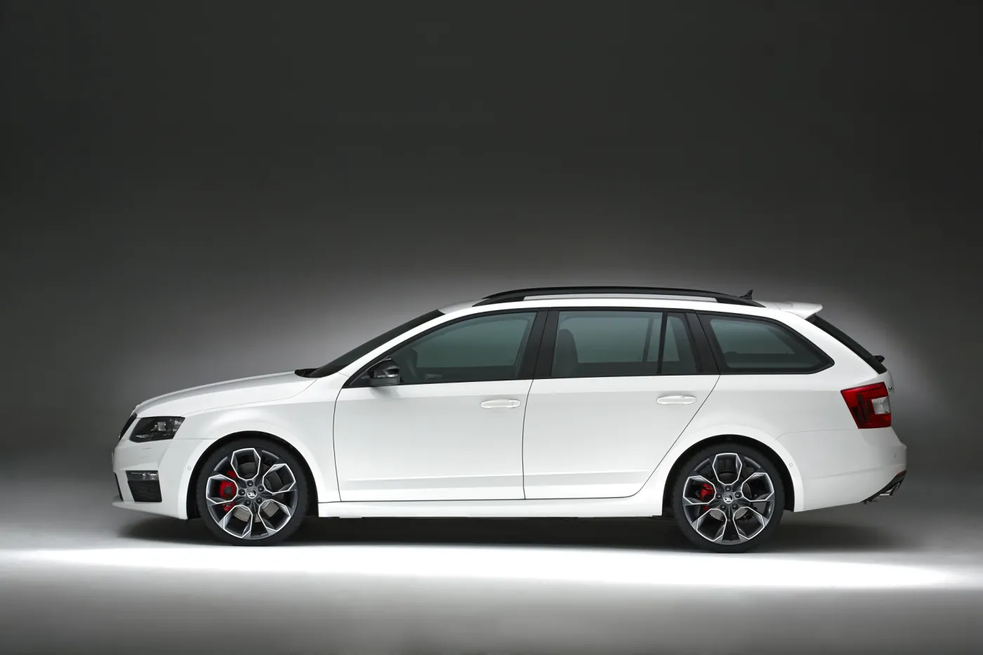 5048970-130605-skoda-octavia-combi-rs-004.jpg