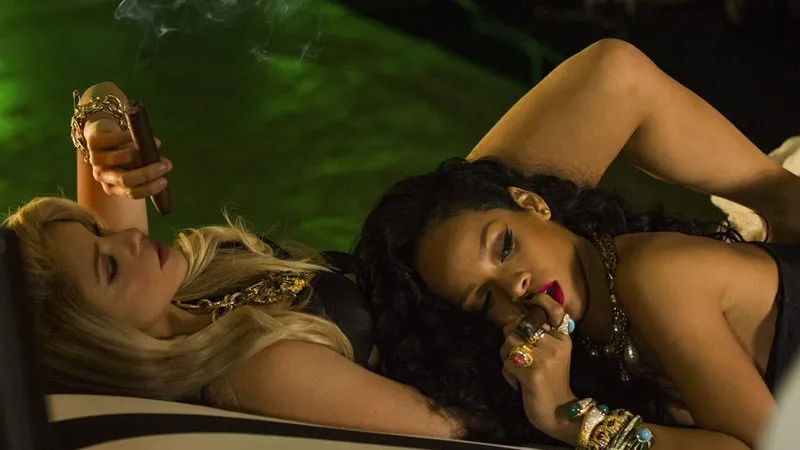 5880734-shakira-i-rihanna-na-planie-klipu.jpg