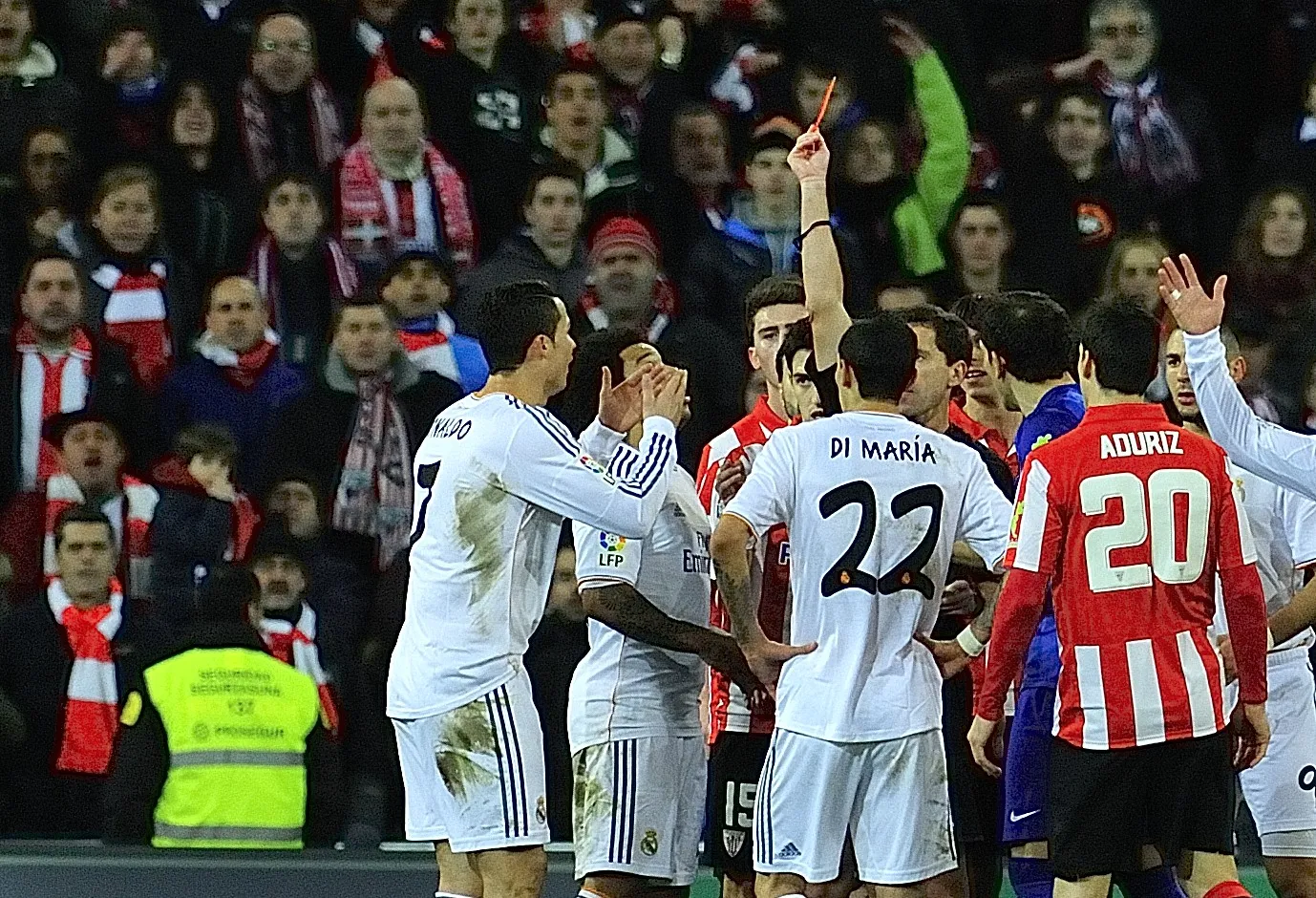 Cristiano Ronaldo ukarany czerwoną kartką