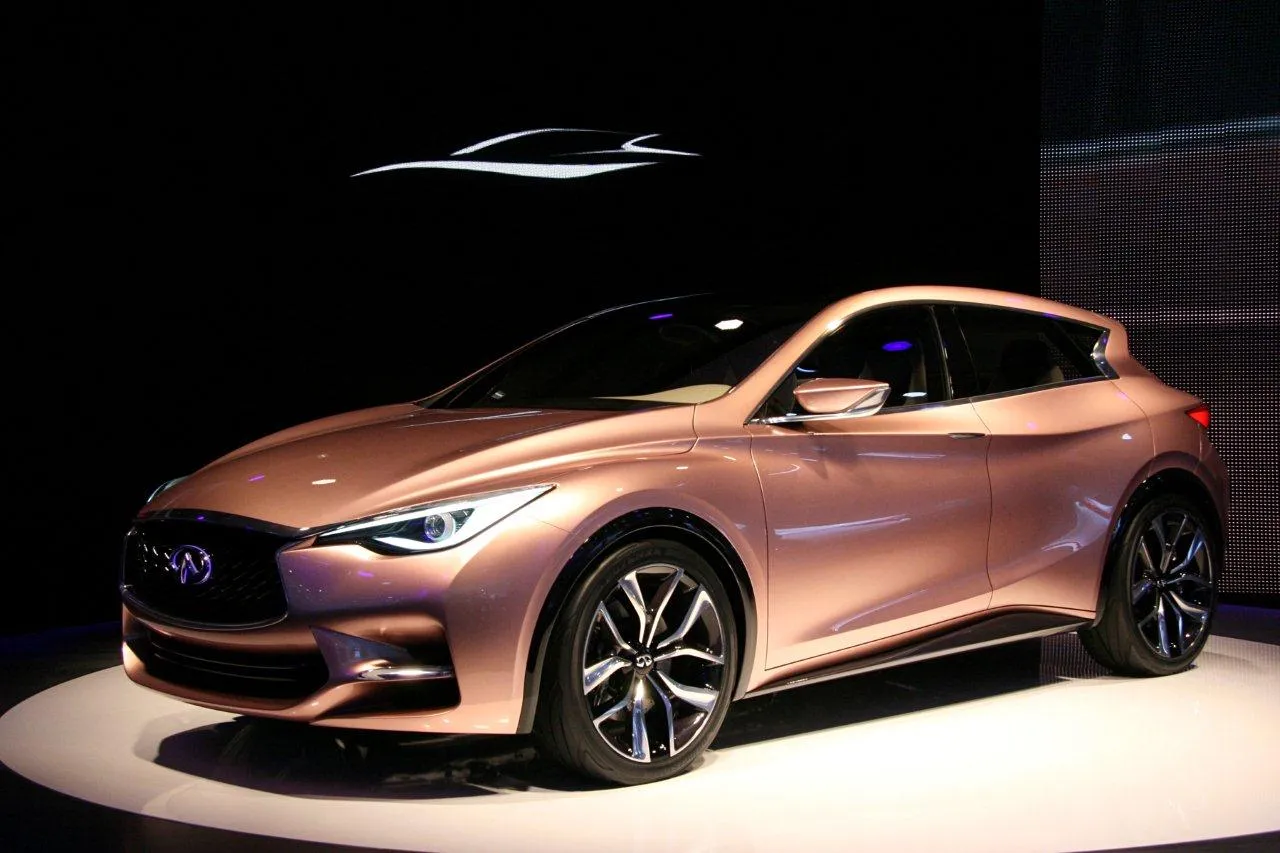 5414053-infiniti-q30-premiera-frankfurt-3.jpg