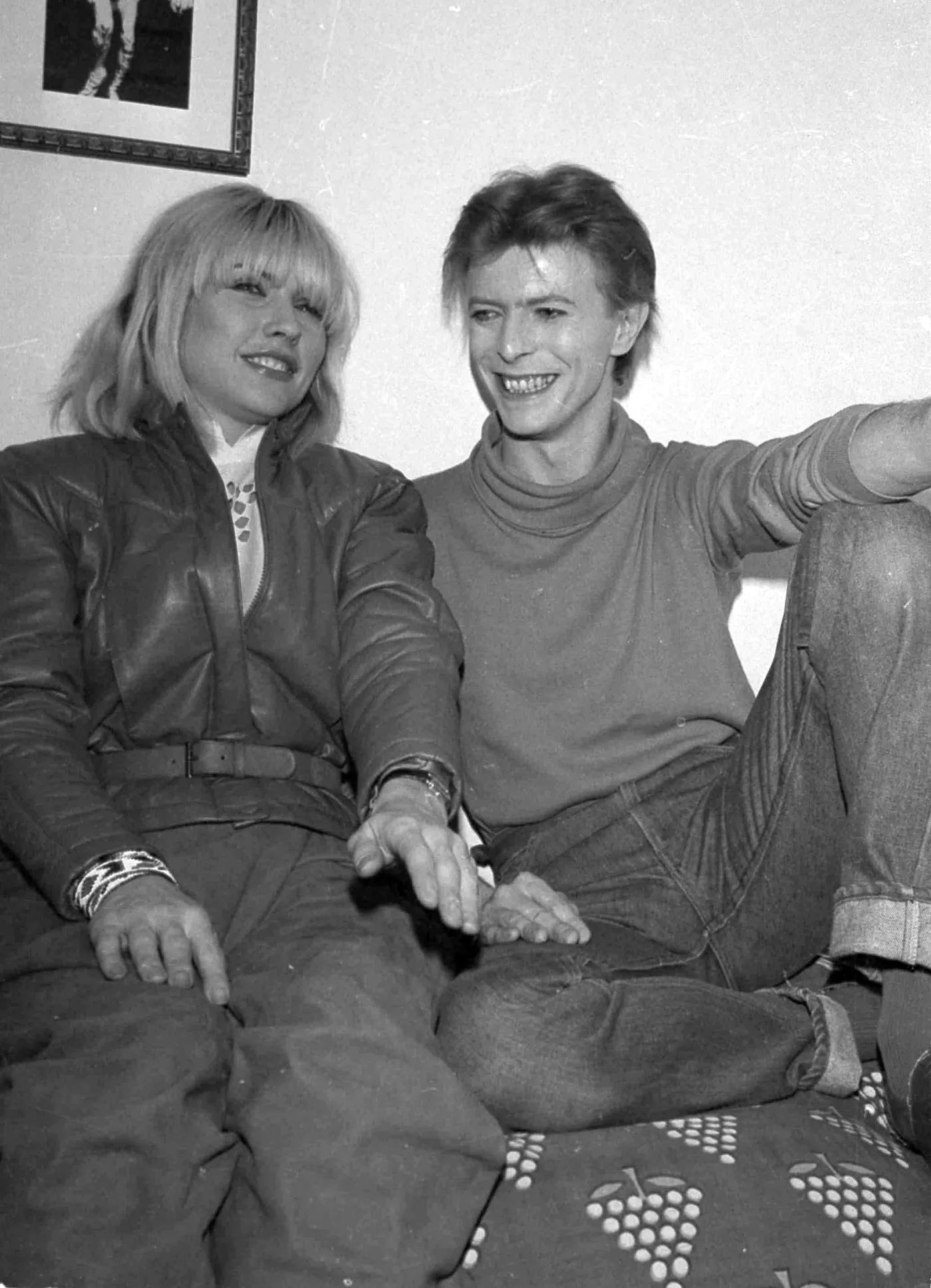 6205087-deborah-harry-i-david-bowie-w-1980.jpg