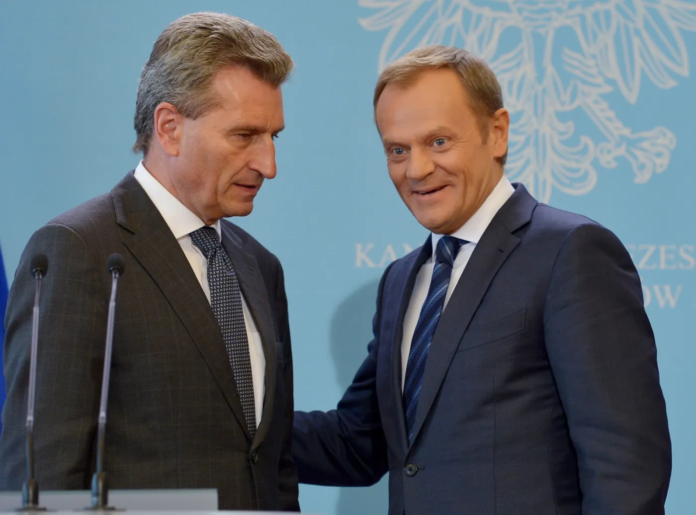 Premier Donald Tusk oraz komisarz UE ds. energii Guenther Oettinger 