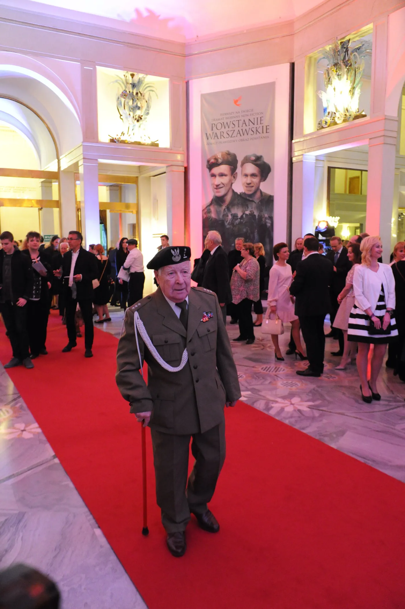 Premiera "Powstania Warszawskiego". Zabrakło prezydenta i premiera [ZDJĘCIA]