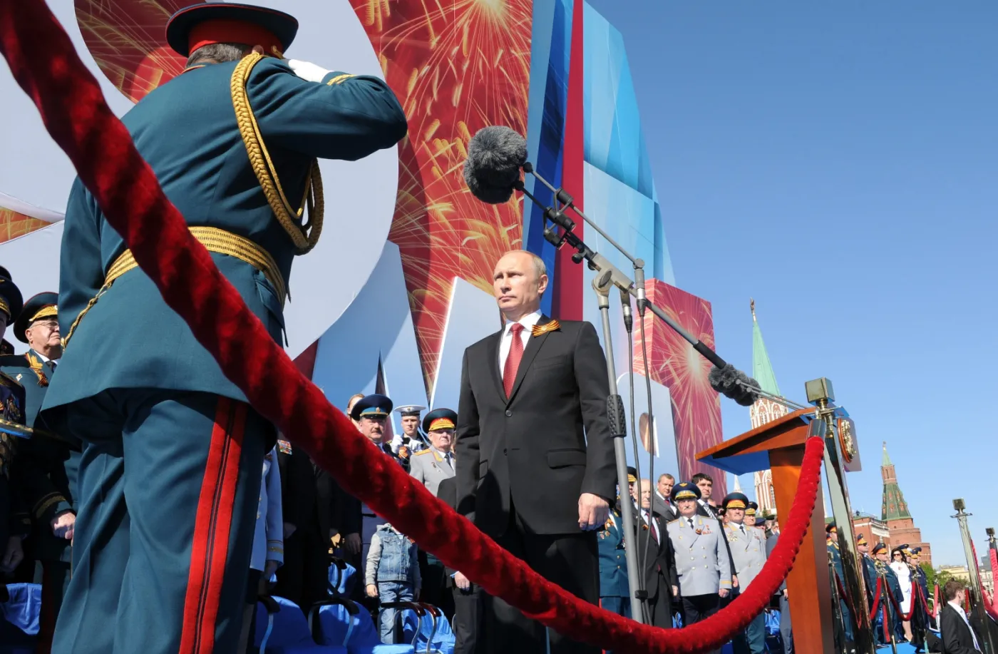 6262412-wladimir-putin-przyjmuje-defilade.jpg