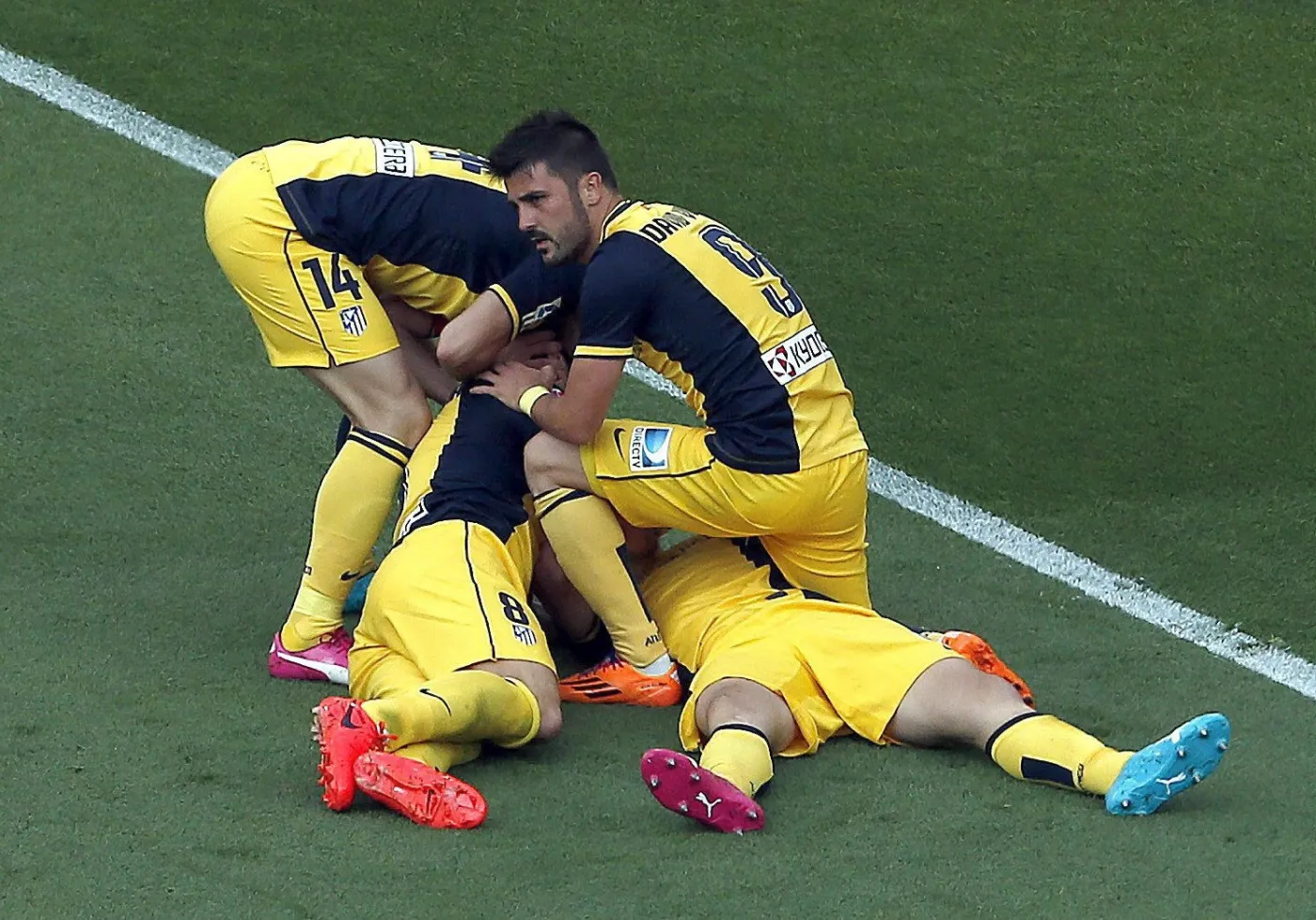 6300789-real-i-barcelona-w-cieniu-atletico.jpg