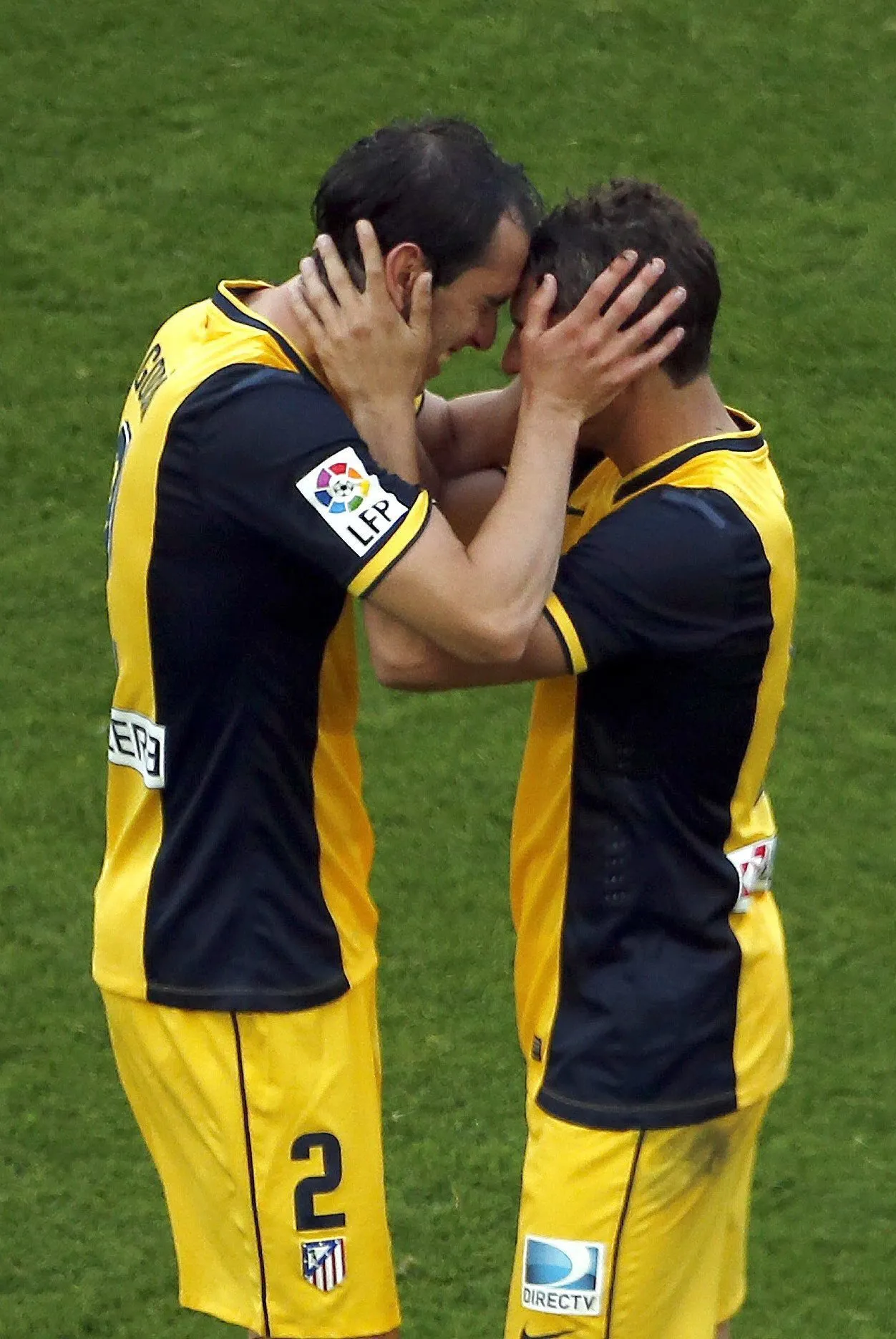 6300876-real-i-barcelona-w-cieniu-atletico.jpg