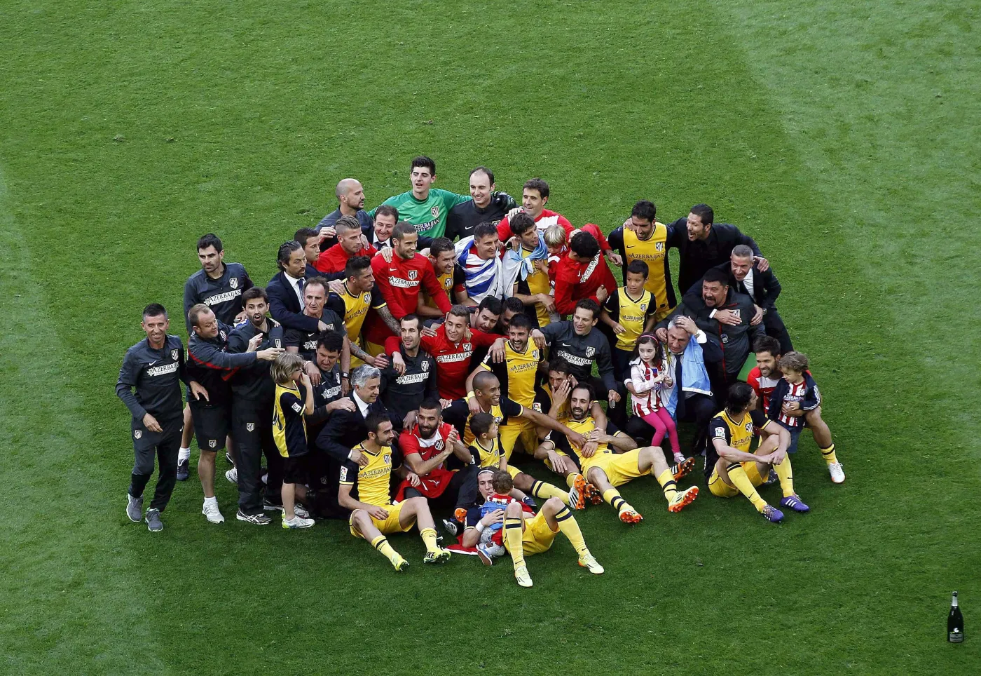 6300905-real-i-barcelona-w-cieniu-atletico.jpg