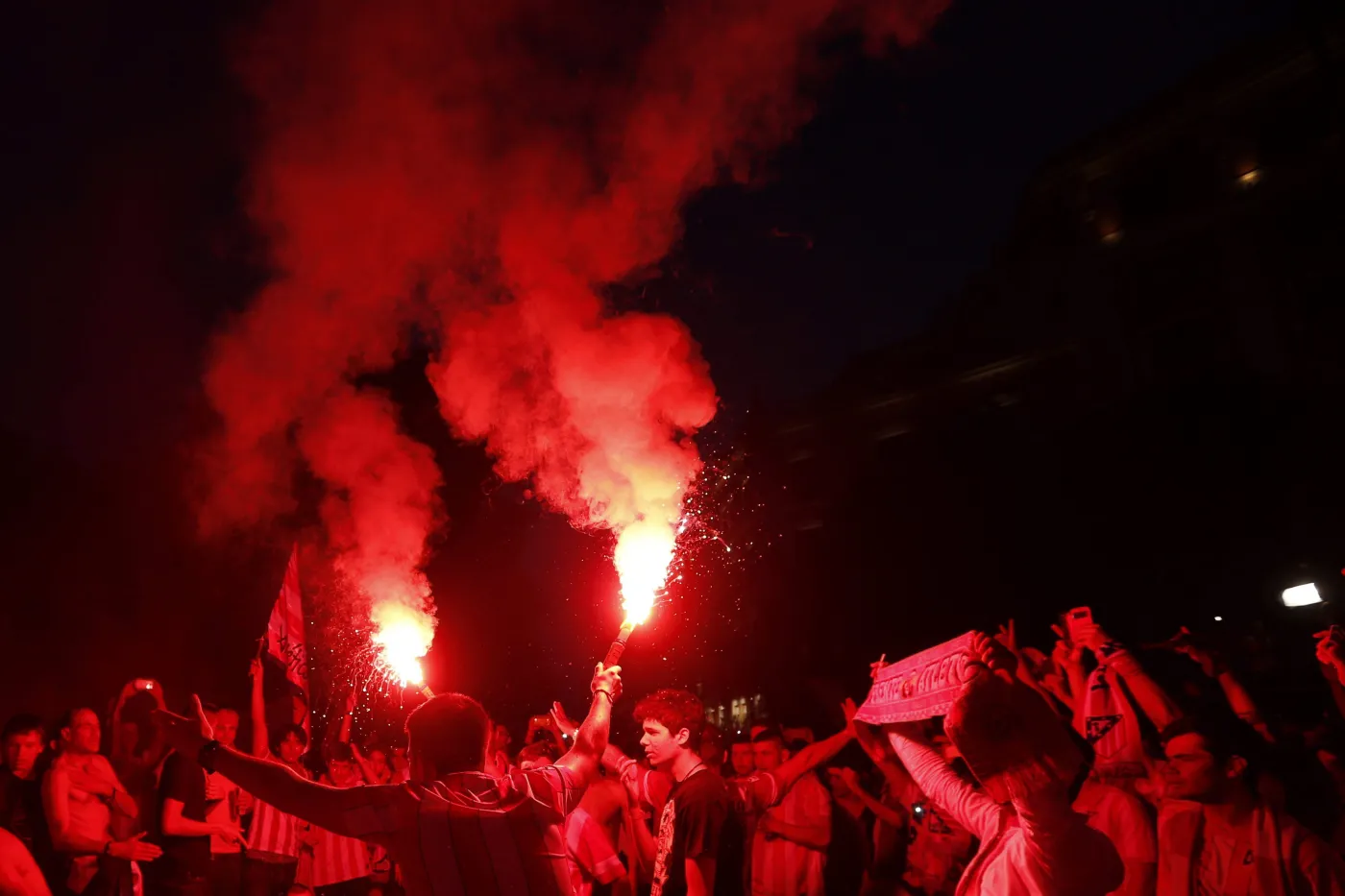 6301050-real-i-barcelona-w-cieniu-atletico.jpg