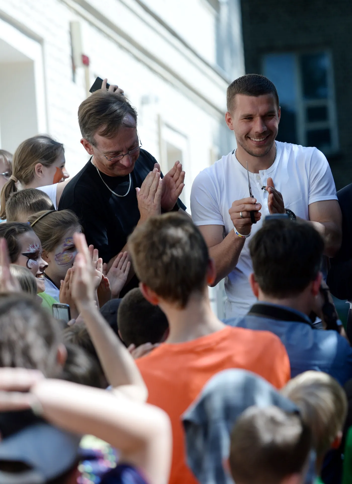 6308339-lukas-podolski-otworzyl-swietlice.jpg