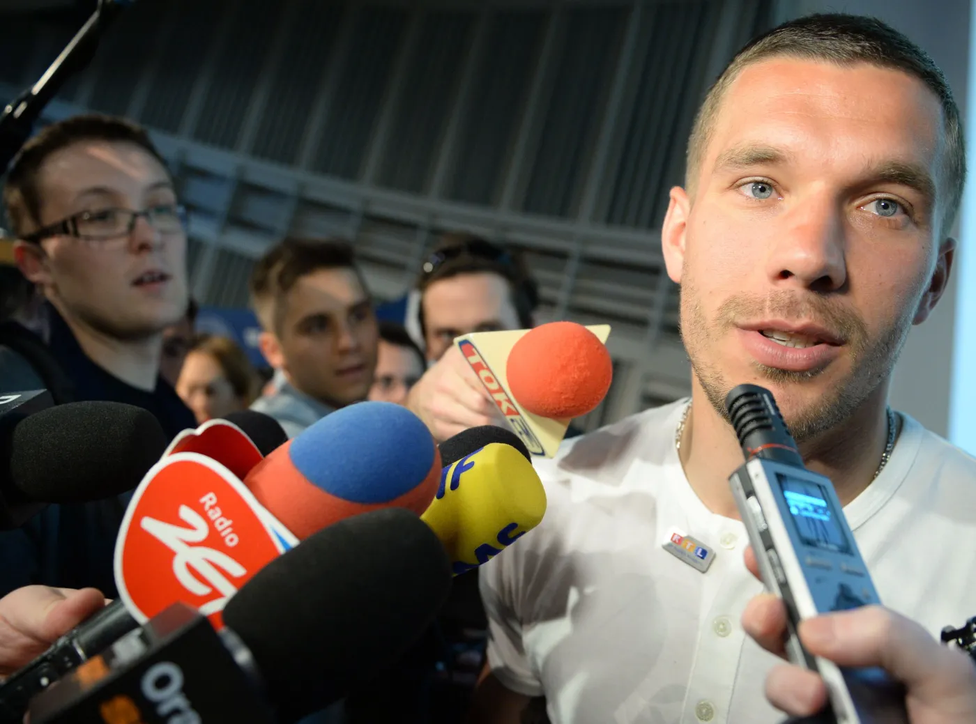 Lukas Podolski otworzył świetlicę dla dzieci na warszawskiej Pradze