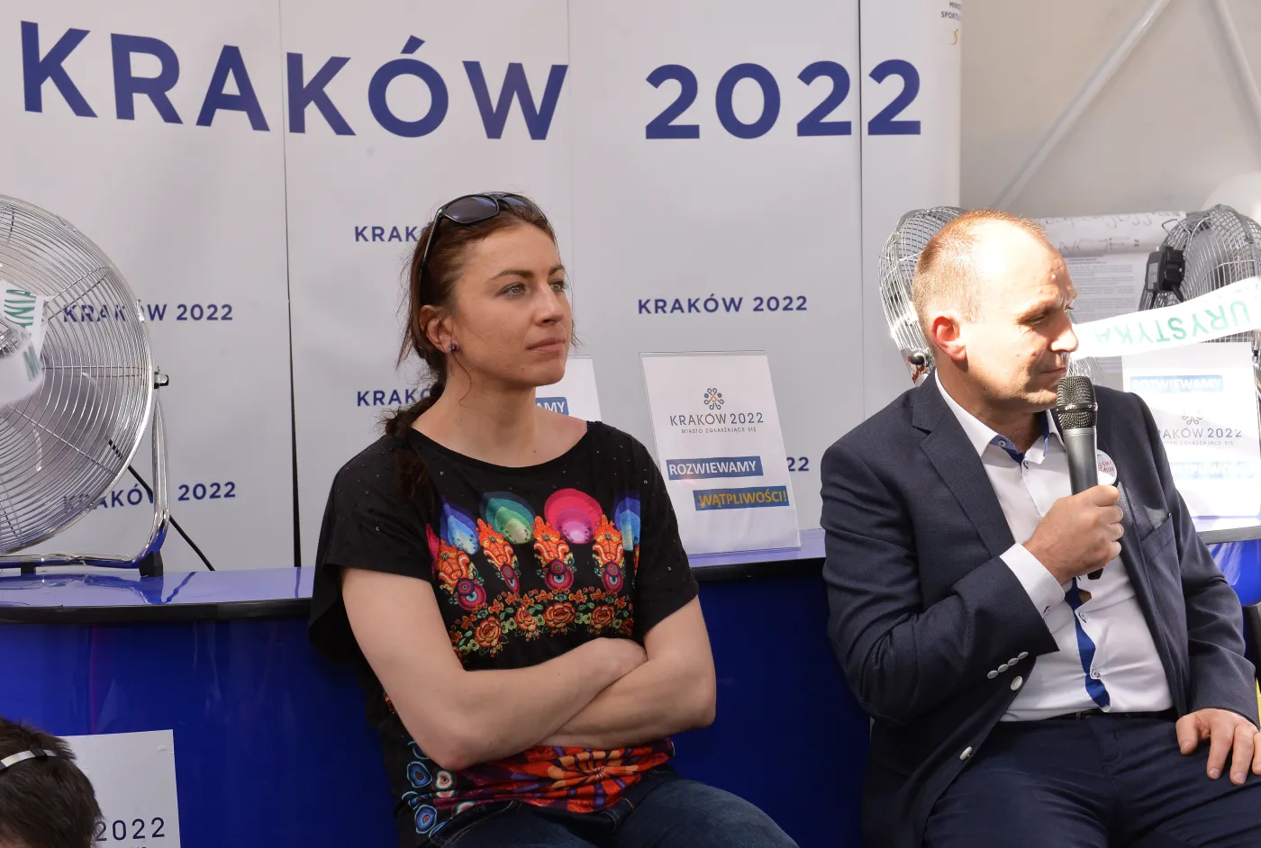 Narodowcy kontra Justyna Kowalczyk. Protestowali przed jej namiotem. ZDJĘCIA