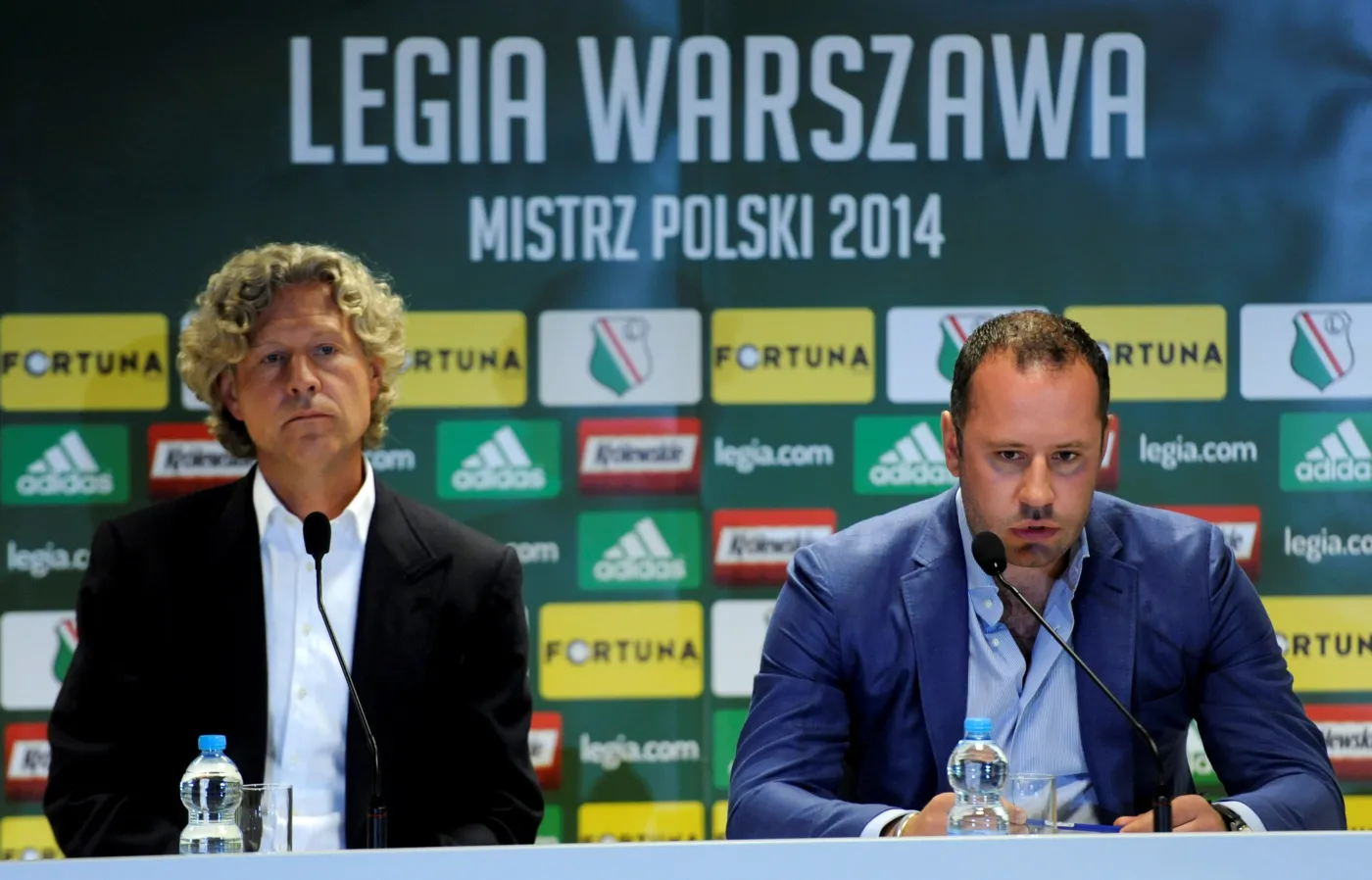 Właściciele Legii Warszawa Dariusz Mioduski (L) i prezes Bogusław Leśnodorski (P)