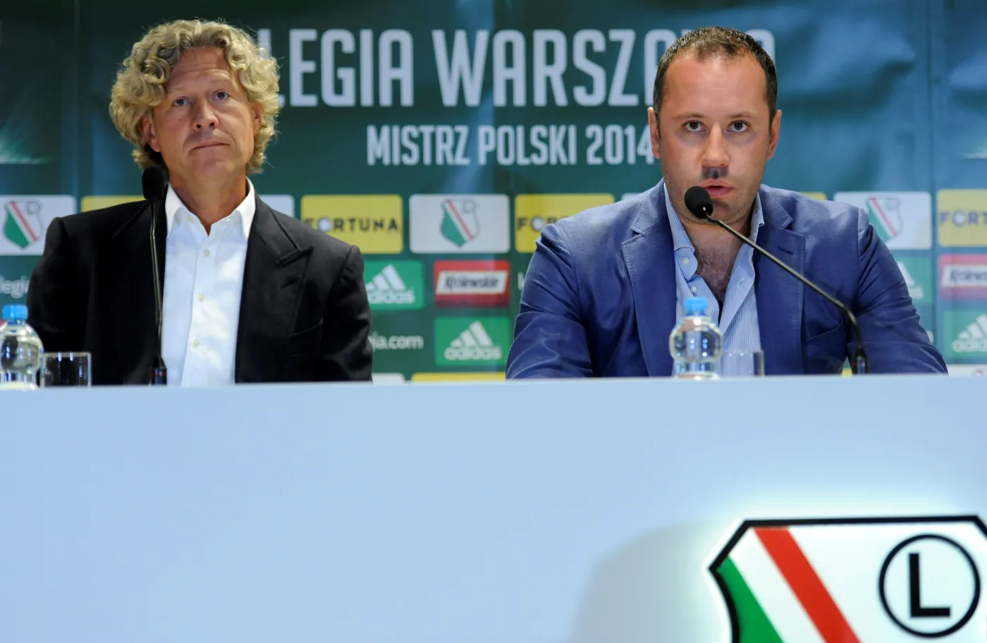 Właściciele Legii Warszawa Dariusz Mioduski (L) i prezes Bogusław Leśnodorski (P) 