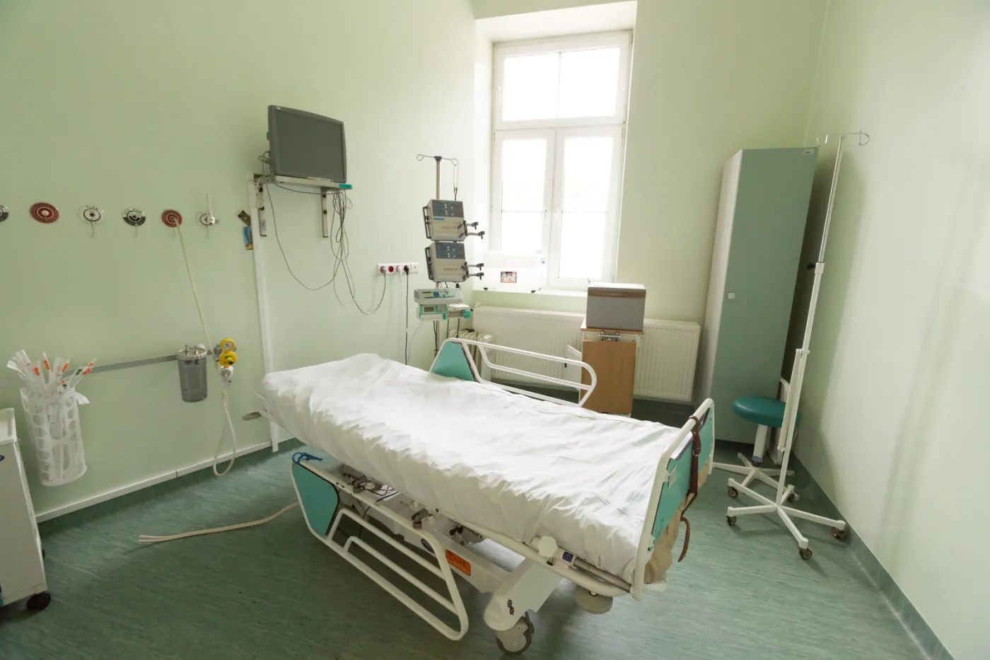 6671108-wirus-ebola-szpital-uniwersytecki.jpg