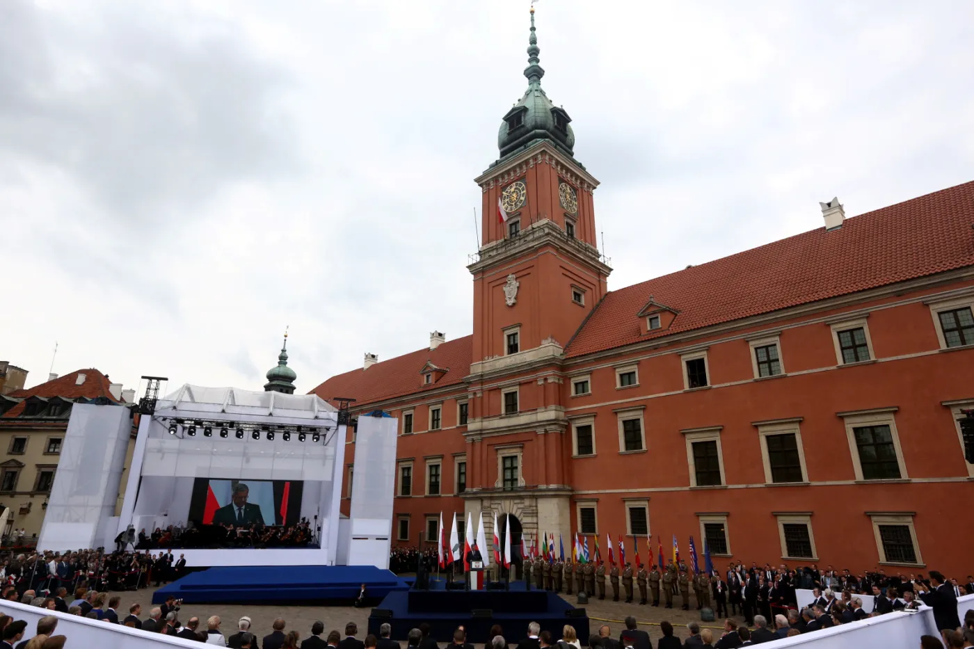 Klocki wolności i F-16 na koniec obchodów uroczystości w Warszawie
