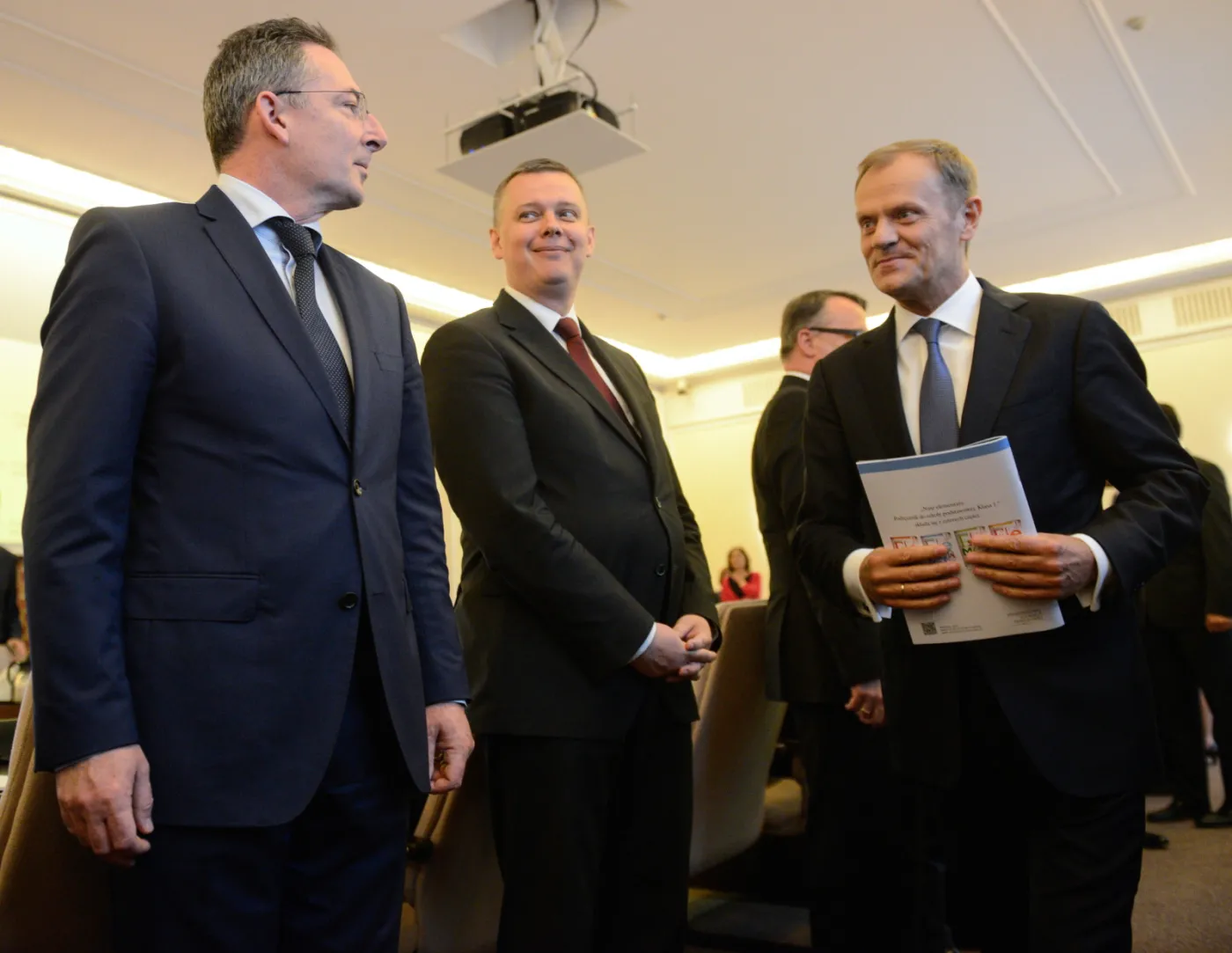 Sienkiewicz złożył dymisję na ręce premiera. Kulisy afery podsłuchowej