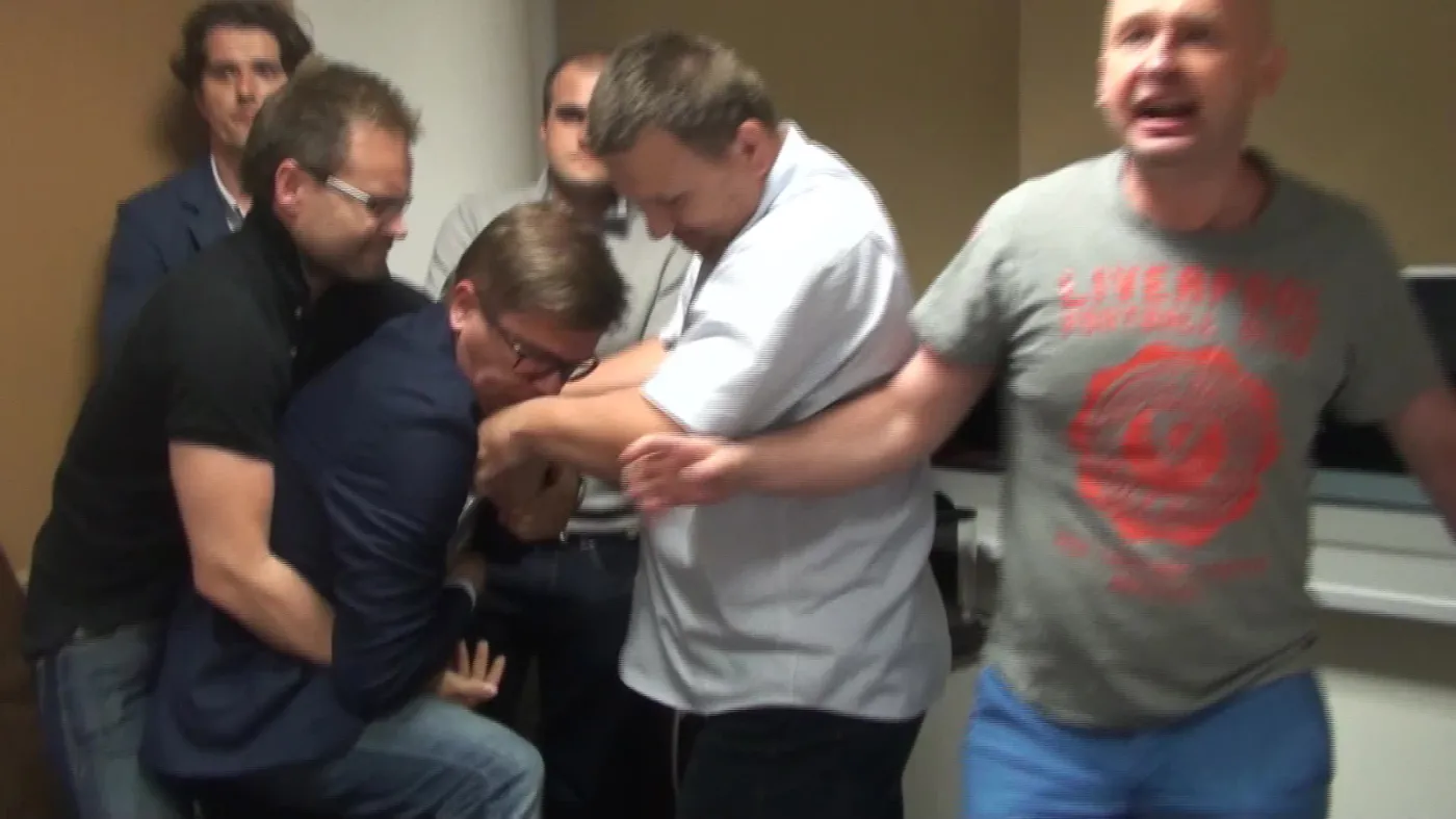 Jak wyglądała akcja prokuratury i ABW w siedzibie "Wprost". ZDJĘCIA Z NAGRANIA