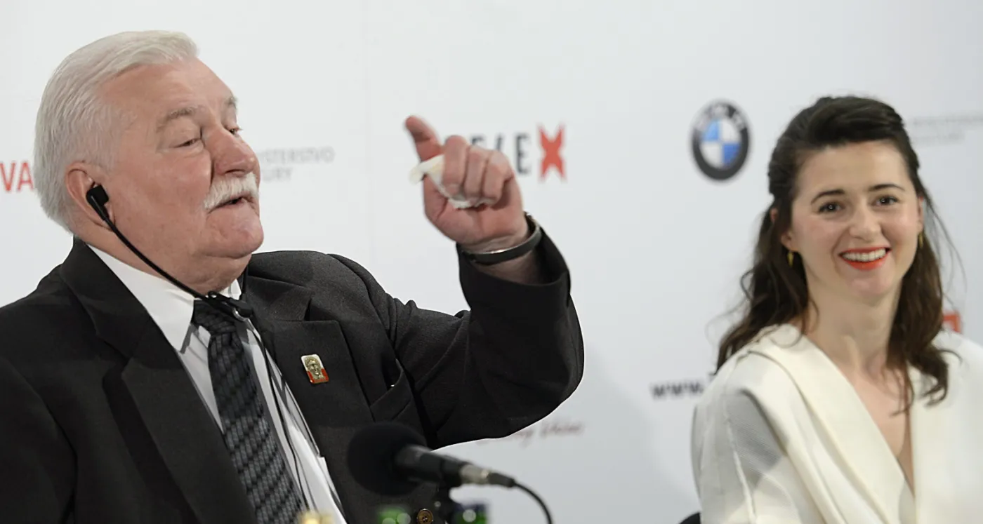 6535699-lech-walesa-i-agnieszka-grochowska.jpg