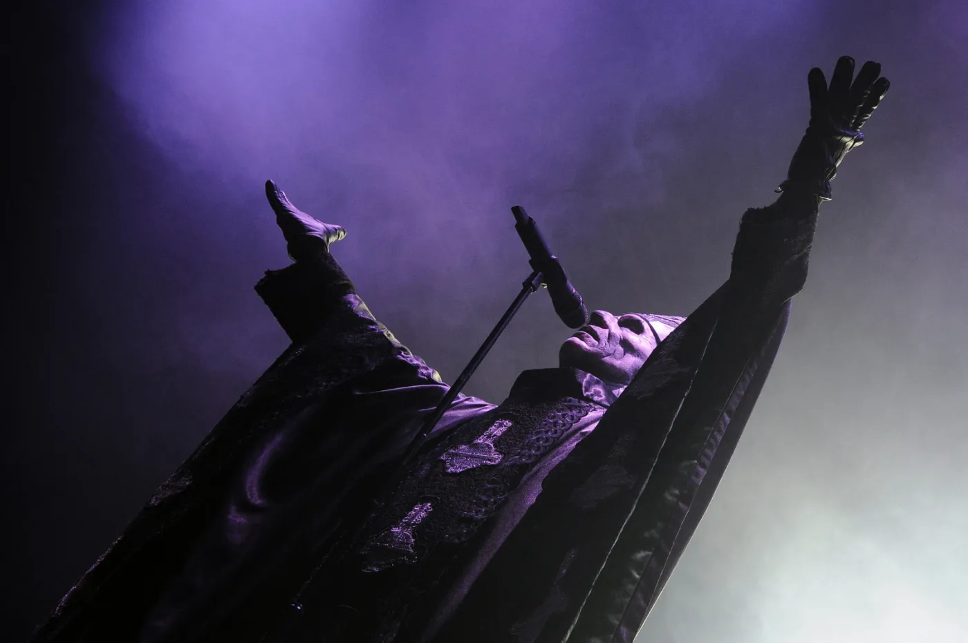 6540711-ghost-podczas-wystepu-na-festiwalu.jpg