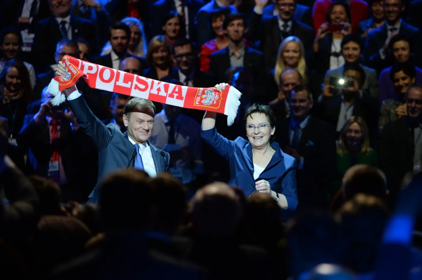 Przekazanie władzy w Platformie Obywatelskiej. Tusk, Kopacz, szalik i pióro. ZDJĘCIA