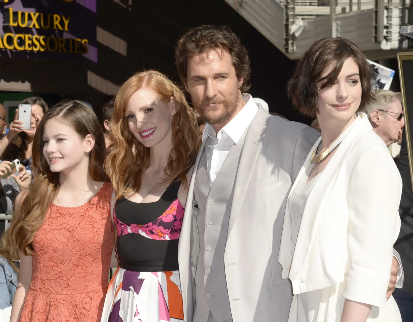 7079258-matthew-mcconaughey-anne-hathaway.jpg
