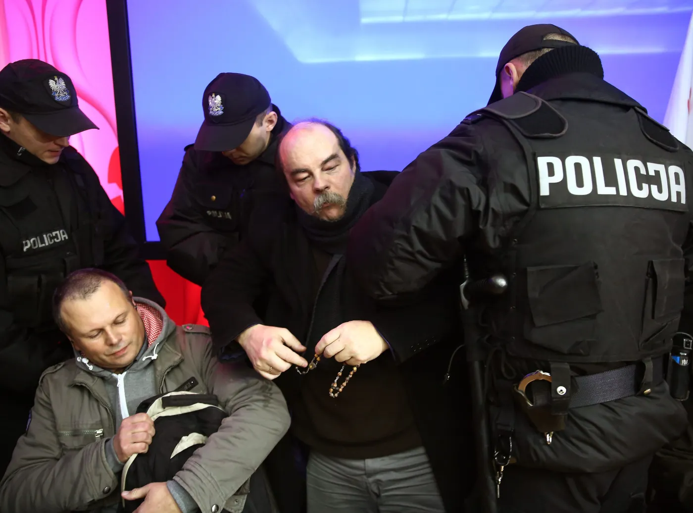 Posłanka PO krytykuje policję za akcję w PKW: Skandaliczne zdarzenie