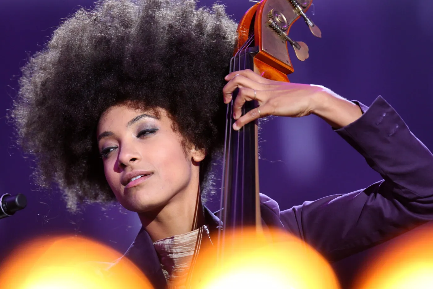 7208518-esperanza-spalding-podczas-koncertu.jpg