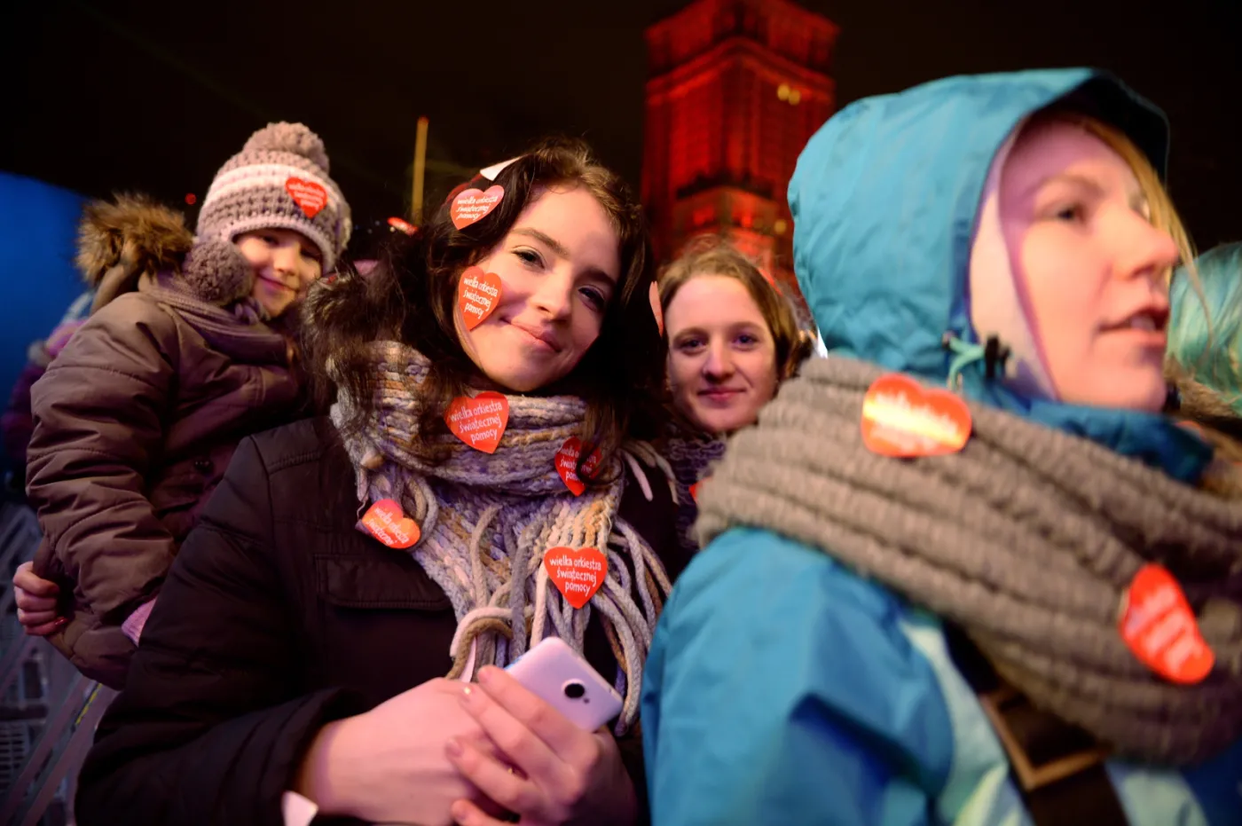 7288158-wosp-publicznosc-podziwia-swiatelko.jpg