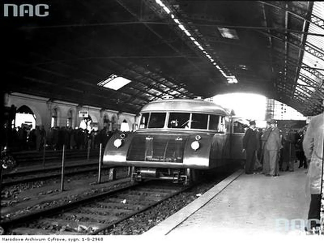 "Polskie pendolino" gnało po torach już przed wojną. Oto Luxtorpeda! ZDJĘCIA