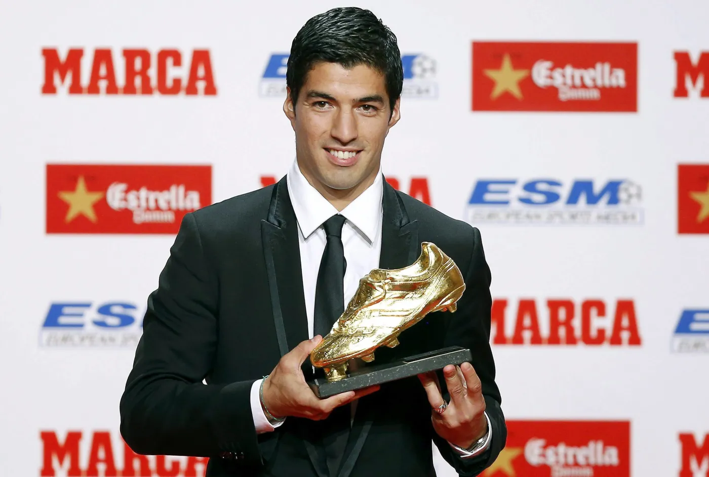 6953225-luis-suarez-w-towarzystwie-pieknej.jpg
