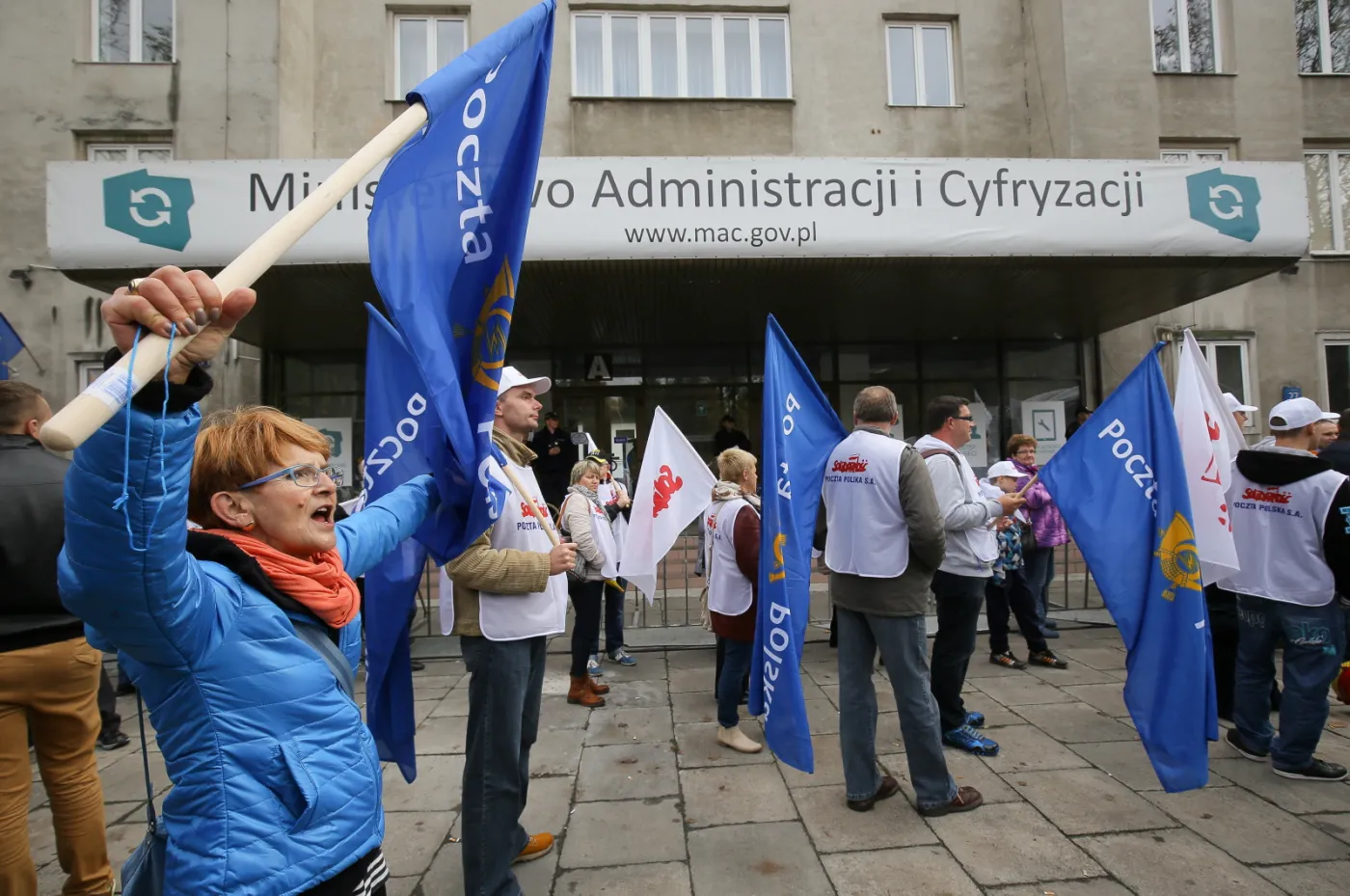 6956783-protest-pracownikow-poczty-polskiej.jpg