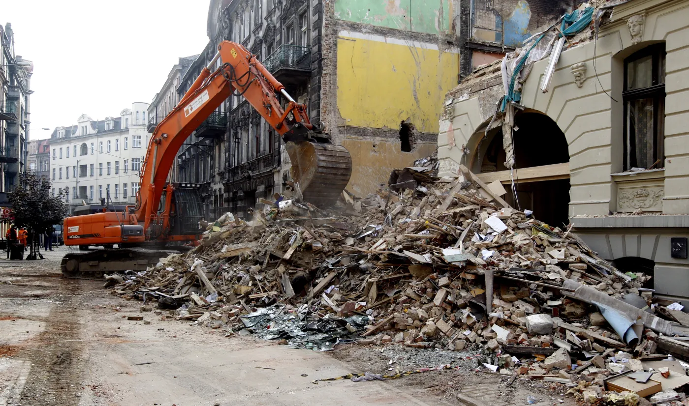 6988807-katowice-zawalona-kamienica-wybuch.jpg