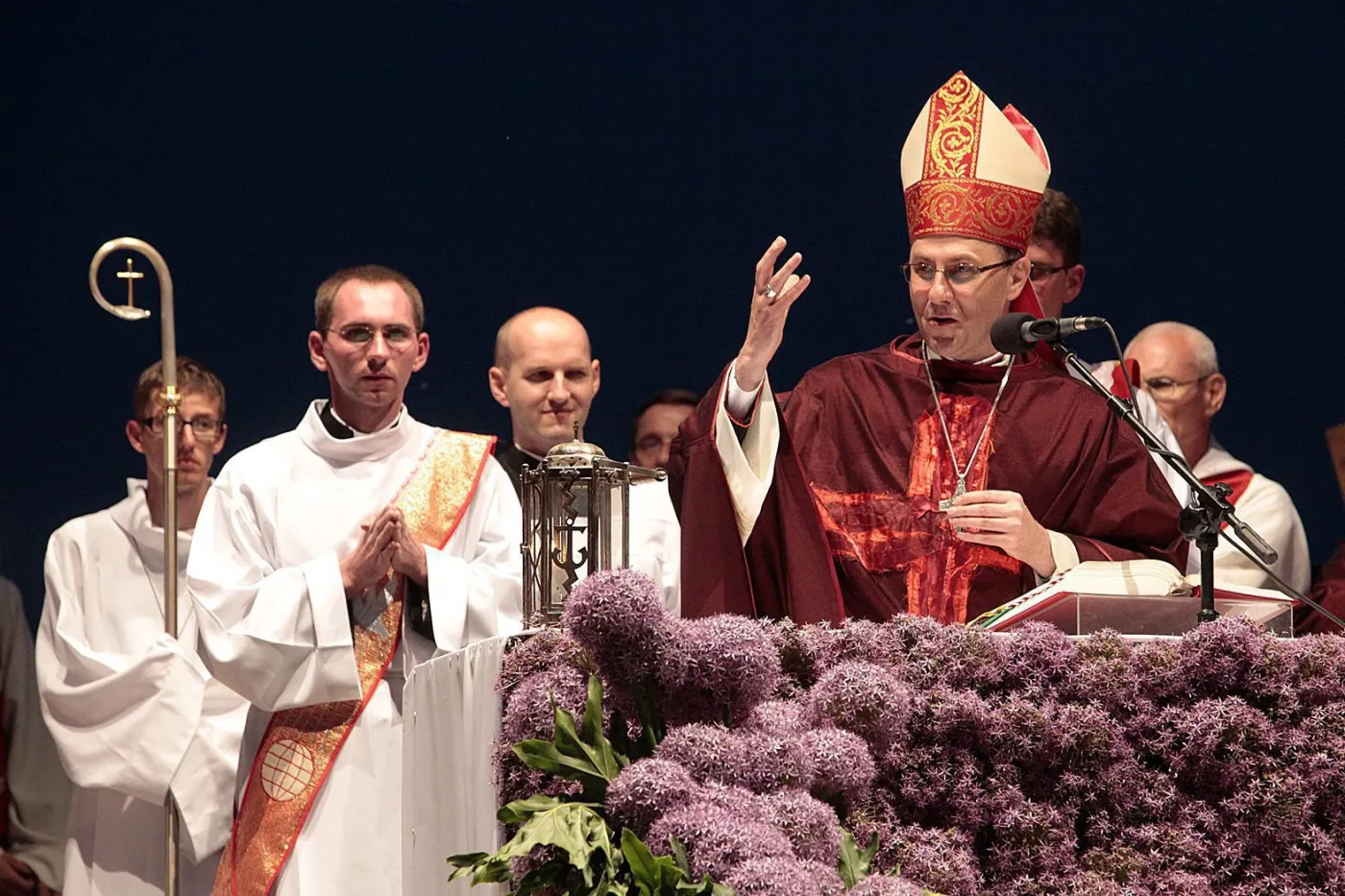 Prymas Polski: Módlmy się za ofiary zamachu w Tunisie