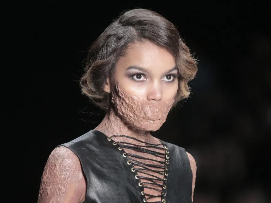 Prowokacja po rosyjsku: oszpecone modelki na wybiegu