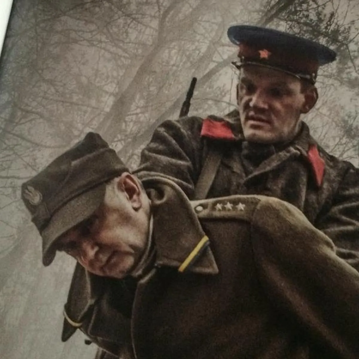 Tusk zabija Kaczyńskiego? Awantura o okładkę „wSieci Historii”