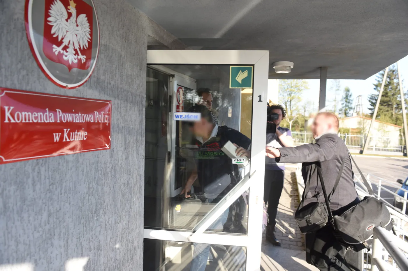 7688752-strzaly-na-komisariancie-w-kutnie.jpg