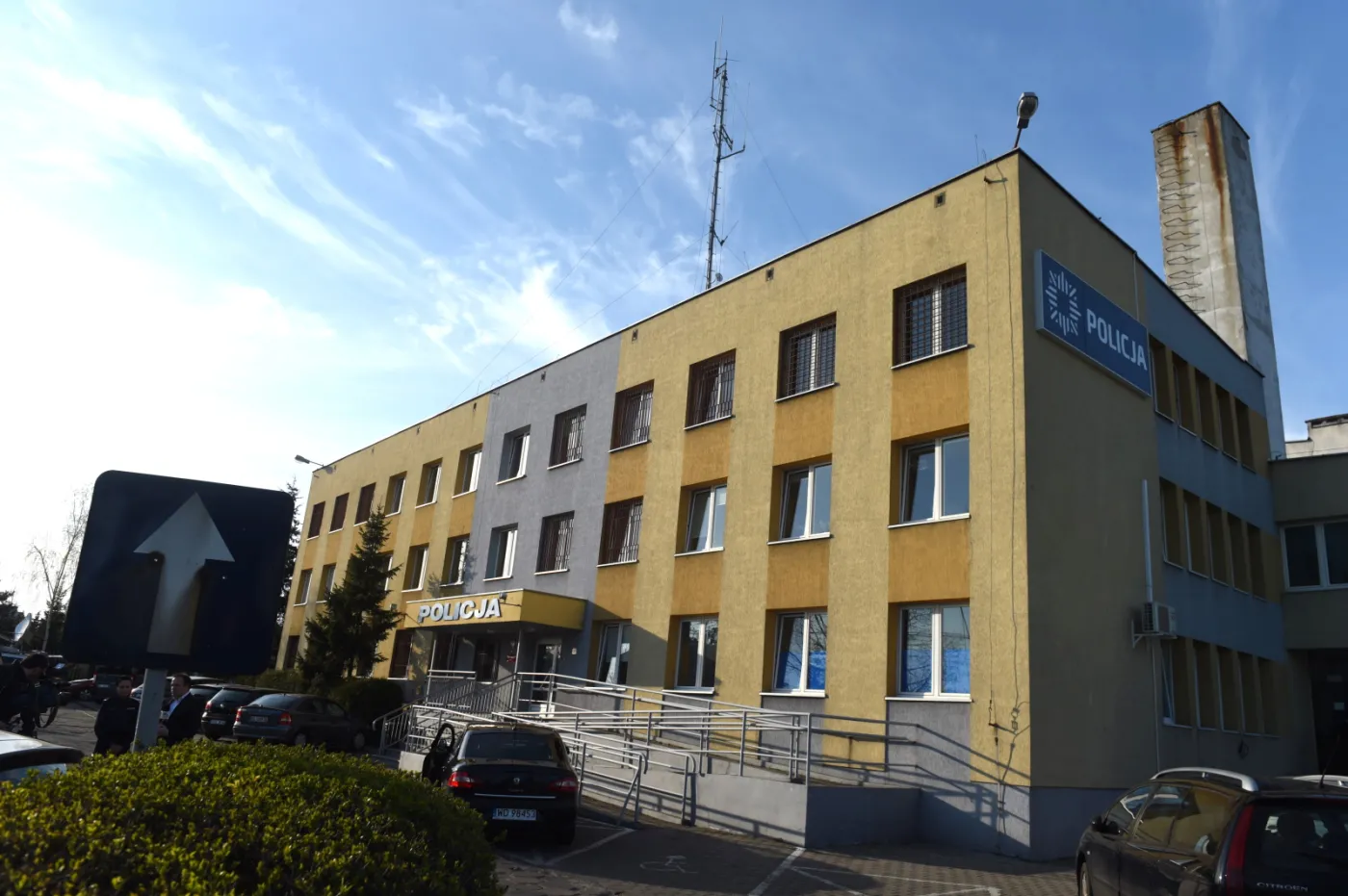 7688810-strzaly-na-komisariancie-w-kutnie.jpg