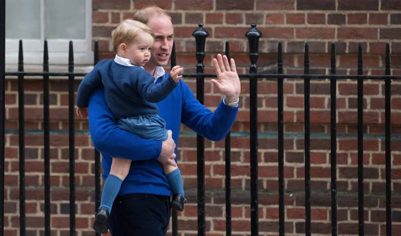 Mały Książę George w szpitalu u siostry. Ależ wyrósł! ZDJĘCIA