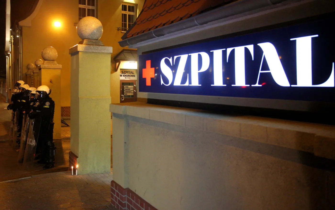 7721956-knurow-nocne-starcia-pzed-szpitalem.jpg