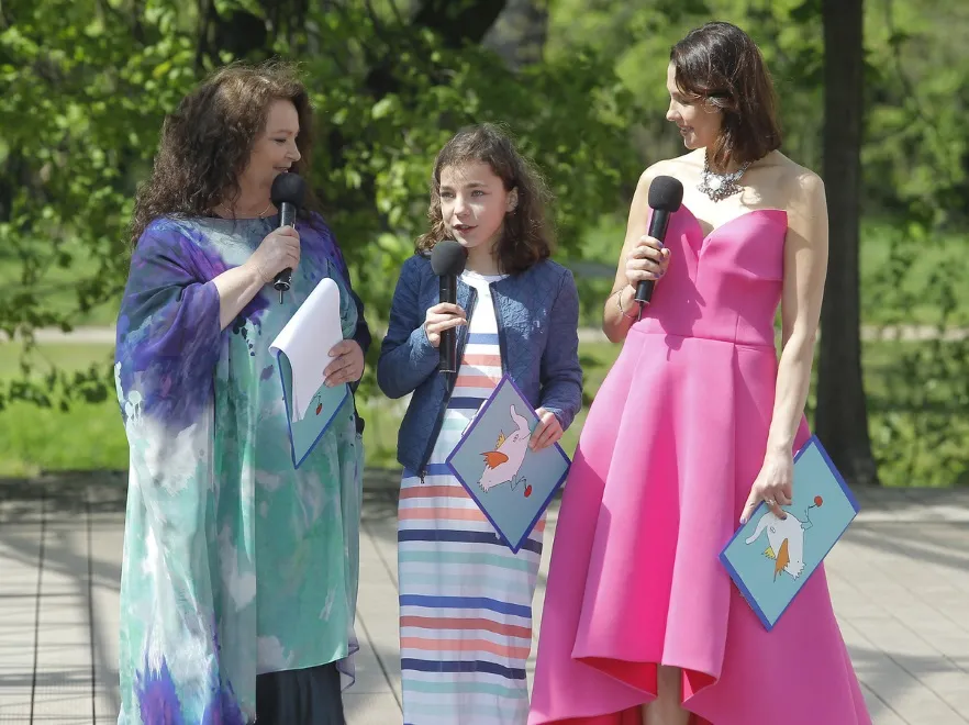 Jak ryba w wodzie: coraz ładniejsza Bronia Zamachowska na scenie!