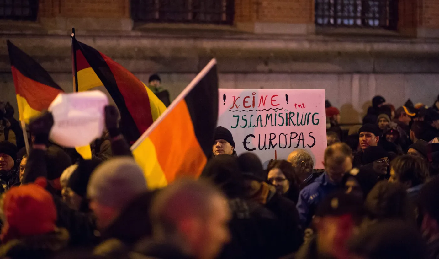 7300504-antyislamski-protest-ruchu-pegida.jpg