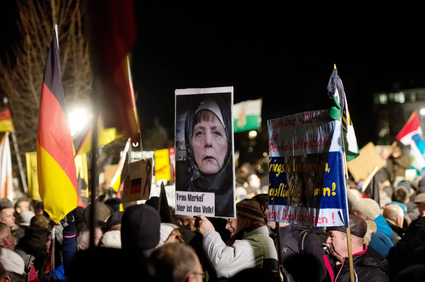 7300238-antyislamski-protest-ruchu-pegida.jpg