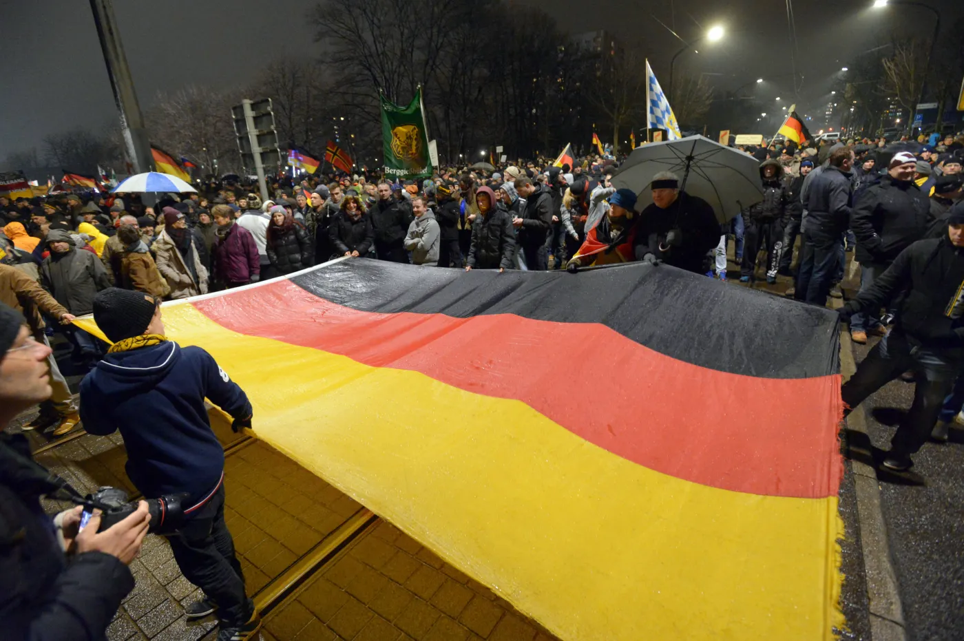7300352-antyislamski-protest-ruchu-pegida.jpg