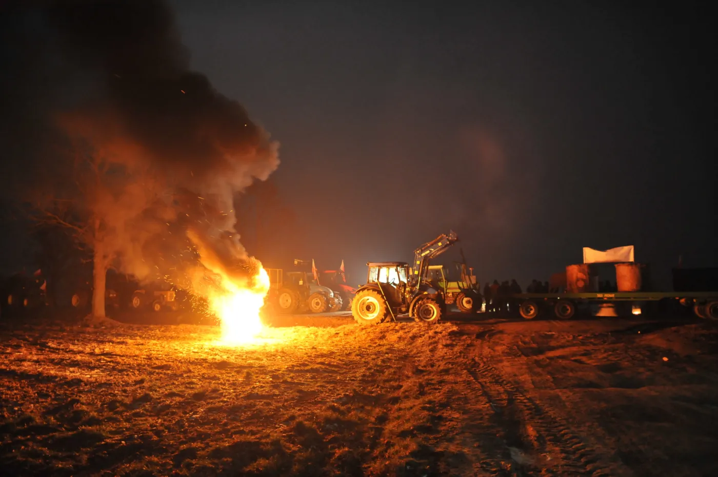 Akcja protestacyjna OPZZ rolników na drodze krajowej numer 2 pomiędzy Siedlcami a Międzyrzecem Podlaskim