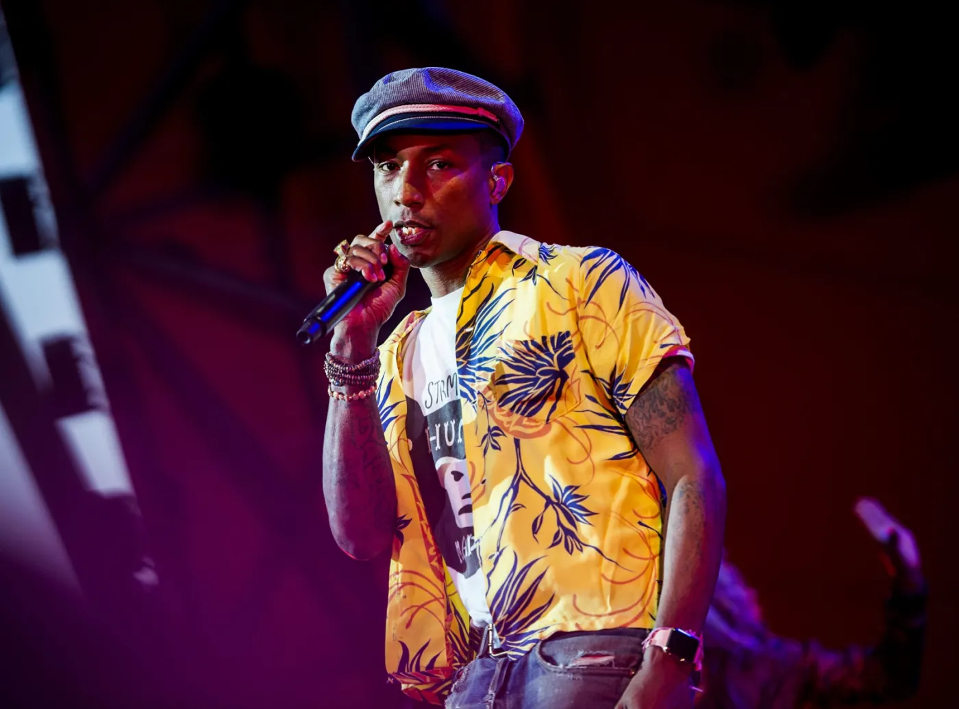 7935329-pharrell-williams-podczas-wystepu.jpg