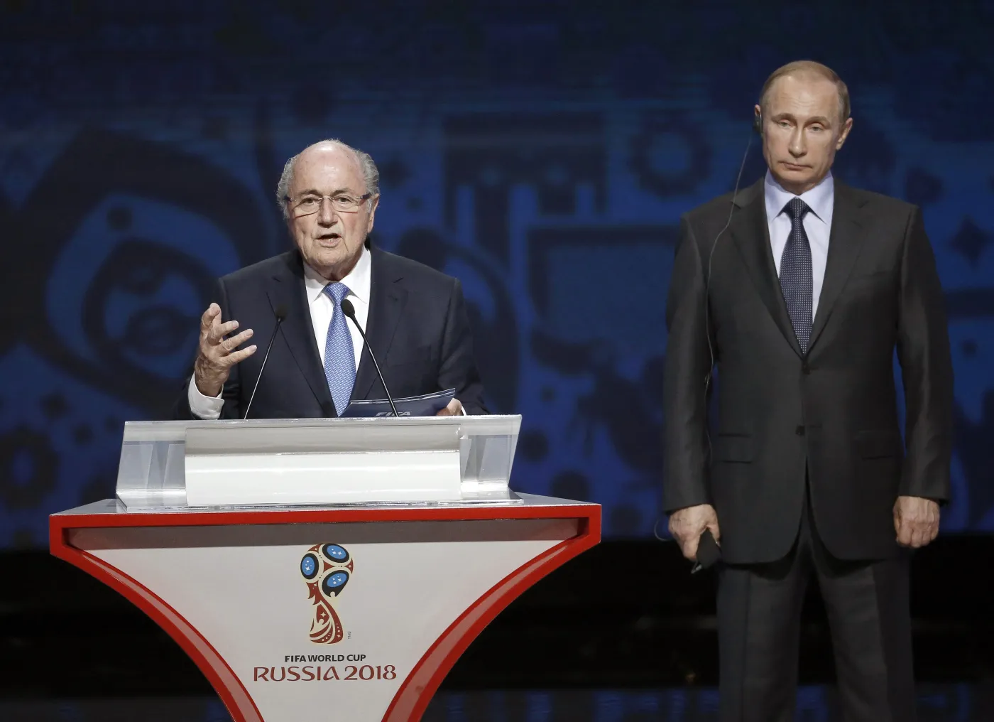 8018433-blatter-i-putin-zaciesniaja-swoje.jpg