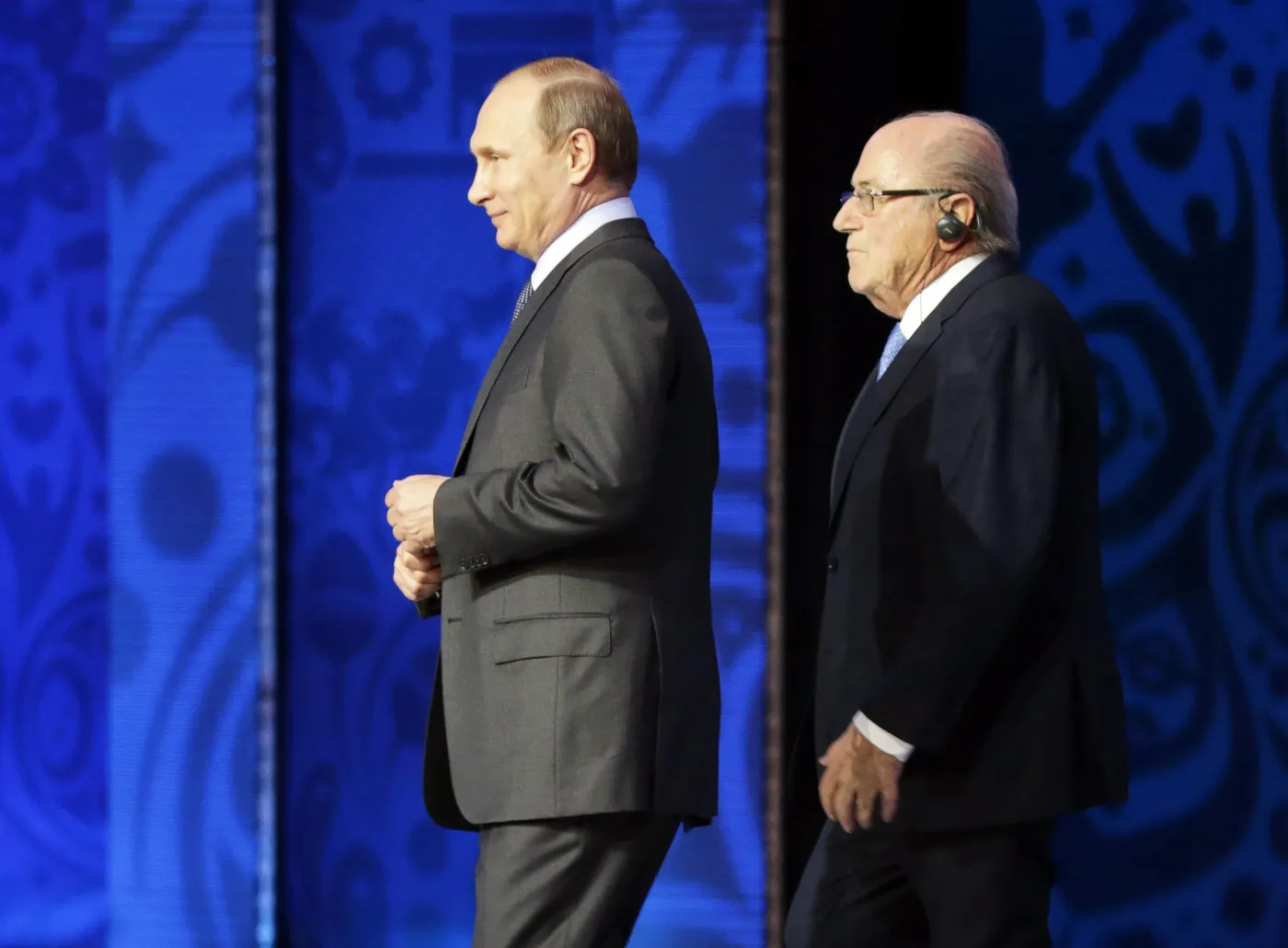 8018464-blatter-i-putin-zaciesniaja-swoje.jpg