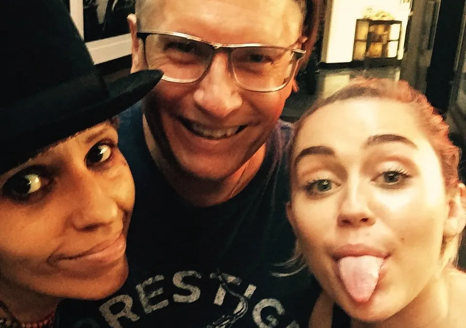 Miley Cyrus w studiu z Lindą Perry i Kerrym Brownem