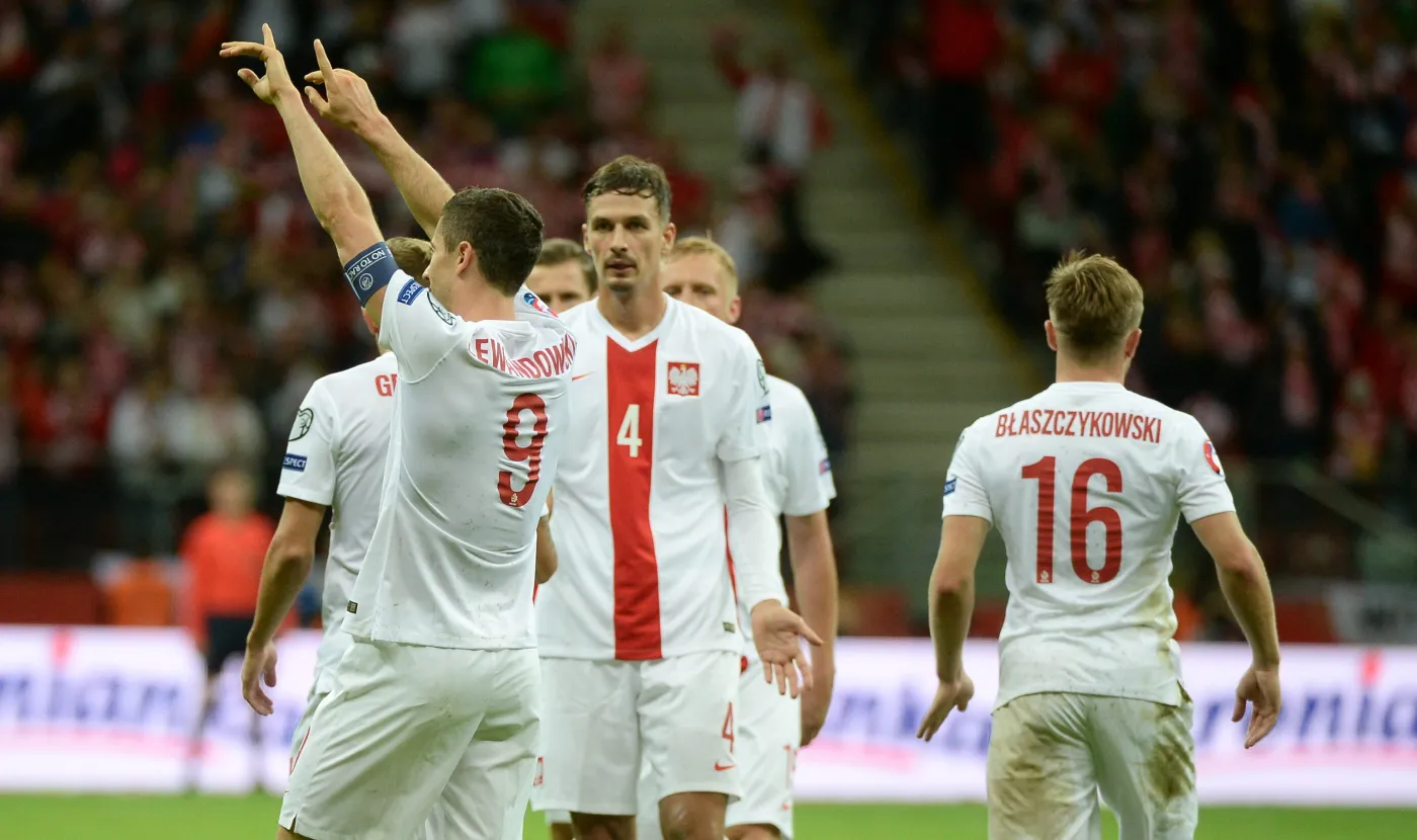 8182499-gracz-reprezentacji-polski-robert.jpg